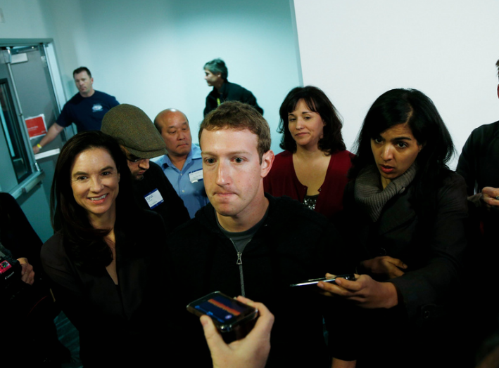 民众质疑Facebook假新闻影响美国大选,小扎回